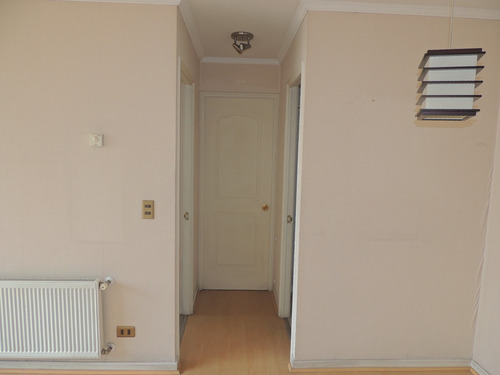 Arriendo Dpto. Catedral 1582. Excelente Ubicacion Metro