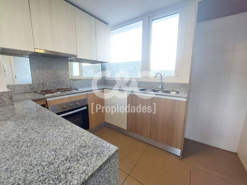 Amplio, 2 D, 94 M2 Con Vista A La Bahía De Concón