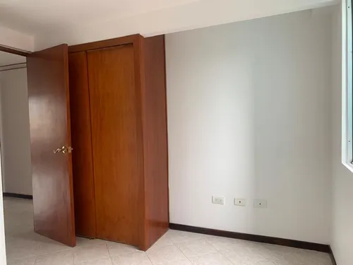 Vendo Apartamento Ubicado En La Parte Baja De La Loma De Los Bernal, Suoer Bien Ubicado
