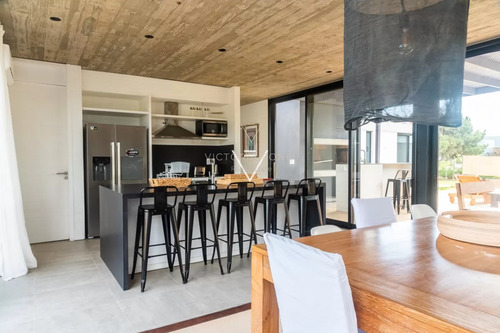 Venta Casa A Estrenar 3 Dorm En Suite Club De Mar Jose Ignacio (cm125)