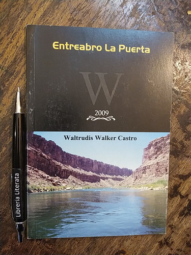 Entrearbo La Puerta Waltrudis Walker Castro Ed. Autoed. 2009