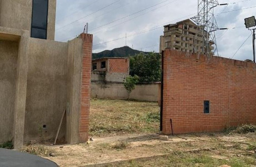 Terreno Residencial Jardín Mañongo. Vende Crismelia Castillo Plt-302