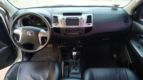 Imagen 8 de 12 de Toyota Hilux Srv 4x4 At Pack