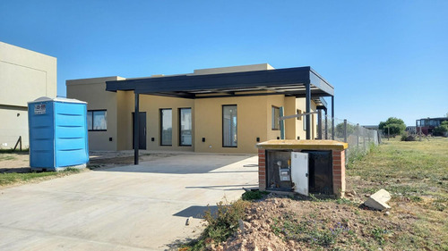Casa A La Venta En San Sebastián Area 8, Escobar