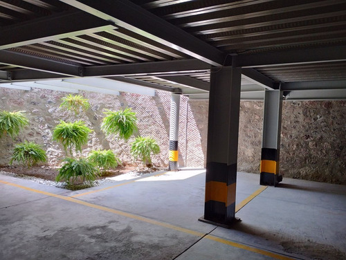 Renta De Oficinas En Milenio Iii De 275 M2, Gran Ubicación !!