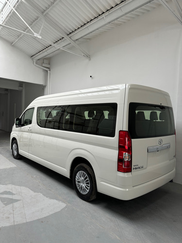 Toyota Hiace 2.8 Tdi Commuter 6at 14a