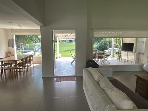 Casa En  Country Club Los Cardales Con Vista A Golf