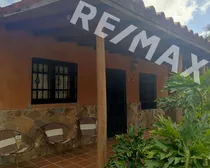 Comprar Casa Estilo Colonial, Con Una Increible Vista Hacia Las Montañas Del Valle Con Clima Impactante Para Vivir Feliz
