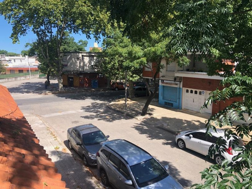 Excelente Ubicación, Farini Entre Bv Artigas Y Asencio, Mu Cómodo!
