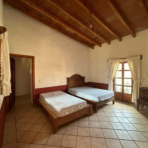 Magnífico Rancho Ganadero Con Excelentes Instalaciones Sup. 25 Hectáreas.
