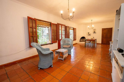 Venta Casa 2 Dorm Con Amplio Jardín En Santo Tomé