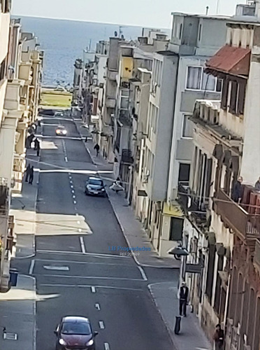 Edificio 437 Mts.2 , 2 Viviendas, 1 Gran Local