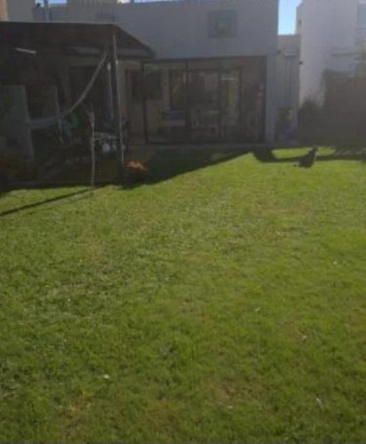 Casa En Venta - 2 Dormitorios 1 Baño - Cocheras - 400mts2 - Manuel B. Gonnet, La Plata