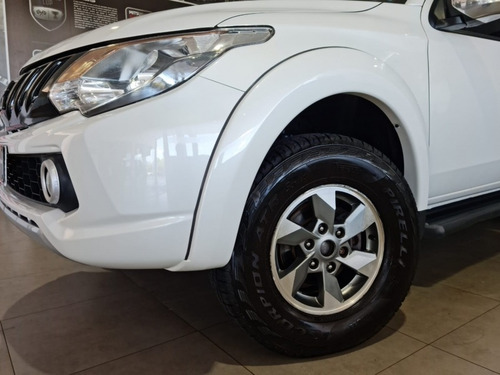 Imagem 5 de 15 de Mitsubishi L200 Triton Sport Hpe 2.4 Turbo Diesel Automatico