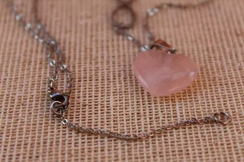 Imagen 3 de 3 de Dije Corazón Infinito De Cuarzo Rosa Con Cadena