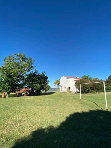 Imagen 3 de 29 de Extensa Casa Quinta Sobre El Rio Paraná