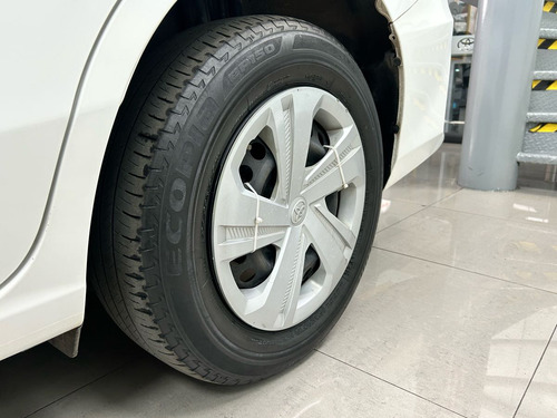 Toyota Yaris 4p Sedán Base L4/1.5 Aut