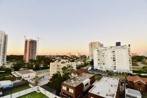Apartamento En Venta De 2 Dormitorios En Playa Mansa