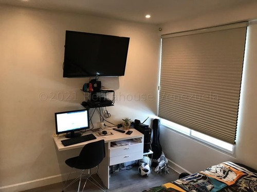 Apartamento En Venta El Rosal Remodelado. Con Pozo. Código 23-26390 Mr.