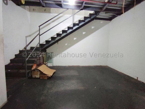 Se Alquila Local En La California Norte