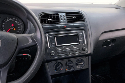 Imagen 6 de 15 de Volkswagen Vento Sedan 4 Pts Comforline, Td, Tm5, A/ac, Ve,