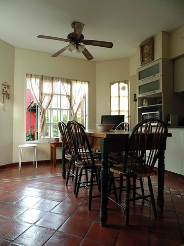 Imagen 9 de 24 de Venta Casa En Martínez Con Jardín Y Garaje