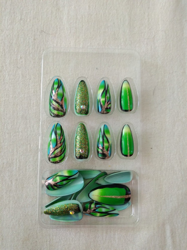 Uñas Rehusables, Postizas