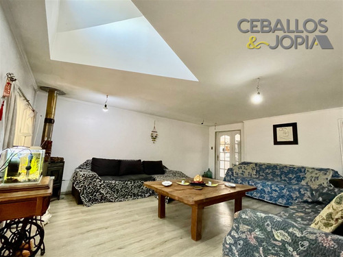 Casa En Venta De 6 Dorm. En Quilpué
