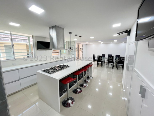 Casa Remodelada En Venta En Macaracuay Caracas Parrillera Psicina 3 Plantas Terraza Privada