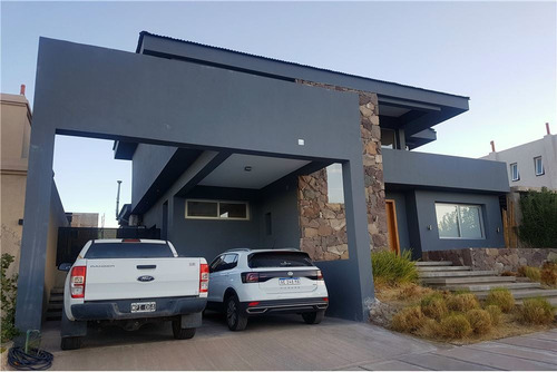 Venta De Casa En Bº La Bastilla
