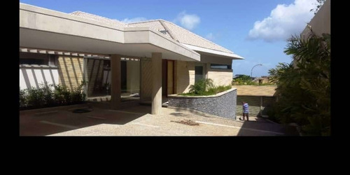 Imagen 2 de 14 de Se Vende Espectacular Casa Nueva Con Piscina En La Lagunita
