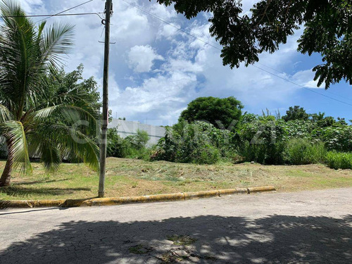 Terreno En Venta En Resd. Campestre, En Esquina Sm 309 Mz 4 Paseos Del Sol C2887