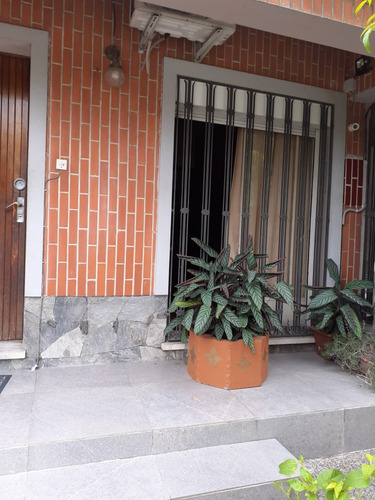 Vendo Casa Muy Linda Con Todo Lo Que Buscas. P. U 178m2 Jardín, Garaje, 3 Dorm, 2 Baños, Fondo, Parrillero, Azotea, Todo En Una Planta. Usd 265.000 Dólares