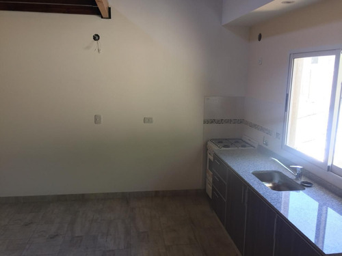 Imagen 5 de 18 de Departamento De 2 1/2 Ambientes En San Justo