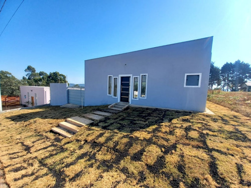 Imagem 7 de 14 de Belíssima Characa Em Condominio Fechado Com 4 Quartos, Piscina, Churrasqueira.