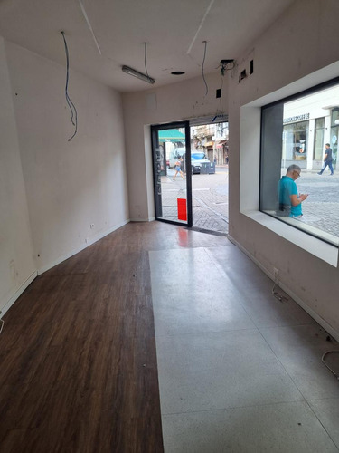 Gran Esquina, Sarandi Y Bartolome Mitre, 72 M2 , Frente De 10 Mts !!