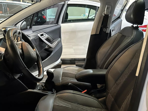Peugeot 208 1.6 Feline