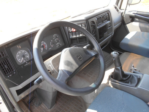 Imagem 5 de 15 de Volvo Vm 260 6x2 2010