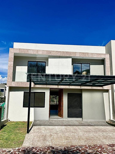 Casa En Venta En Altozano, Querétaro, Querétaro