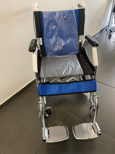 Imagen 2 de 8 de Silla De Ruedas De Apartamento En Aluminio