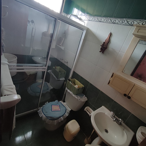 Apartamento En Terrazas Del Puerto I, De 2 Hab 2 Baños 1 Puesto De Estacionamiento. Amoblado. Con Piscina Y Churuata. En La Vía Alterna (barcelona - Puerto La Cruz)