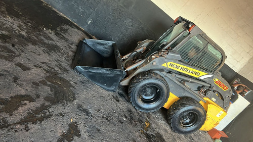 Mini Carregadeira New Holland L220 2019 Com 4.100 Hrs