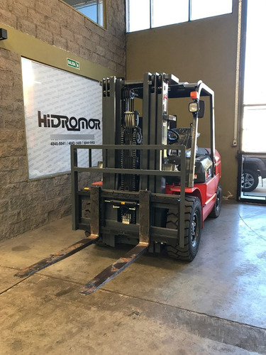 Imagen 14 de 17 de Autoelevadores De Alquiler De 1 A 15 Tn