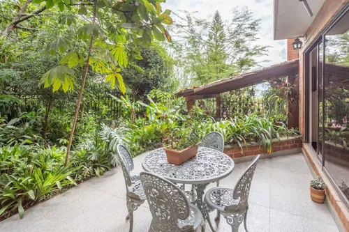 Casa En Venta En Loma De Los Balsos. Cod V16245