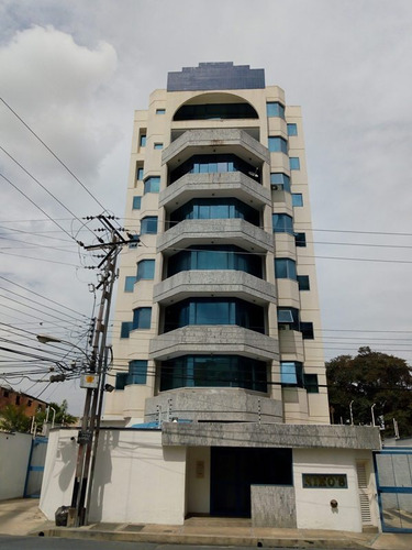 Lisbeth Garcia Vende Apartamento En La Urb. El Bosque