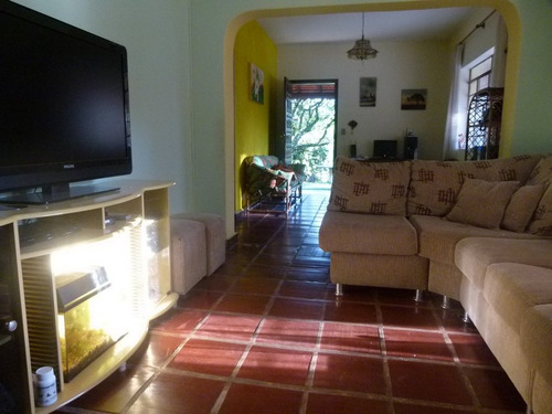 Excelente Residência Com Salão De Festas - Chácara Na Cidade