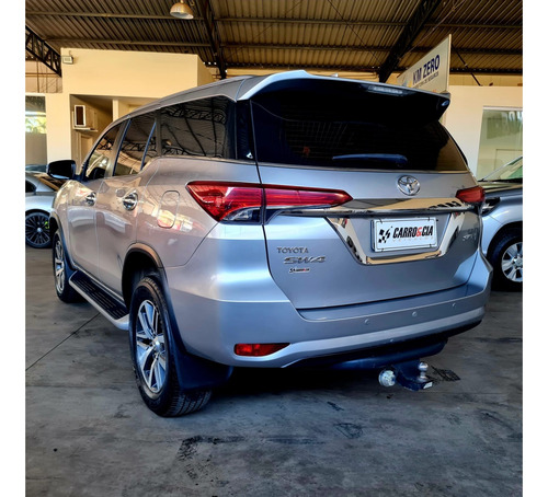Toyota Hilux SW4 2.8 SRX 4X4 7 LUGARES 16V TURBO INTERCOOLER DIESEL 4P AUTOMÁTICO