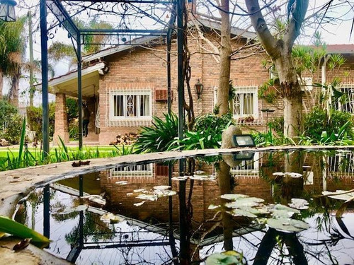 Imagen 1 de 30 de Casa Chalet En Venta - Ituzaingo Residencial - 5 Ambientes - Permuta