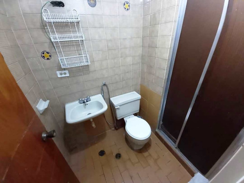 Imagen 12 de 15 de Venta Apartamento La Candelaria, 3habitaciones,2baños,1puesto. Desocupado