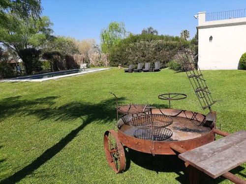 Venta Casa Pilar Del Este Los Jazmines, Muy Linda Casa En Lote Central Con Vista Al Parque, Una Planta